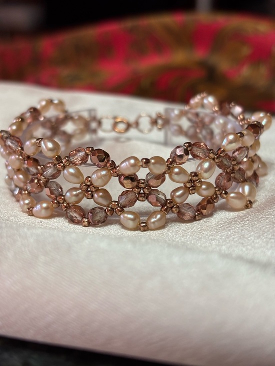 Gina’s Beadiful Accessories Jewelry - Freshwater pearl bracelet with coppertone crystal accent beads 8 inches